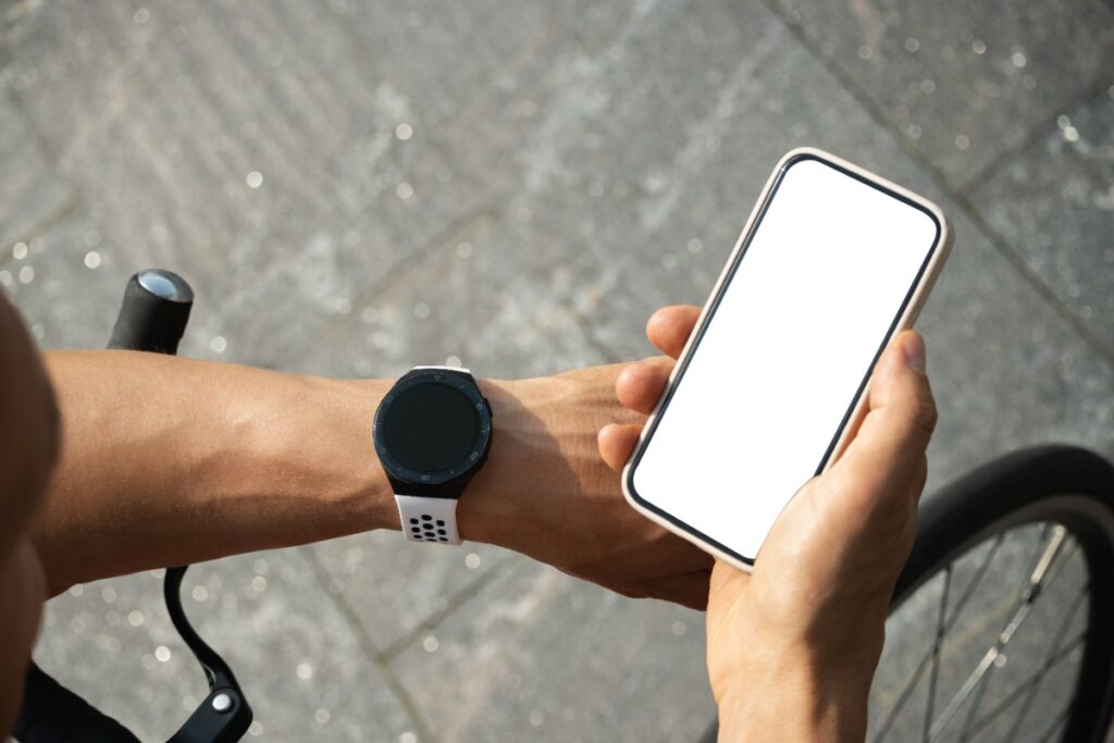 Le menu Bluetooth d’un téléphone affiche la montre prête à être connectée