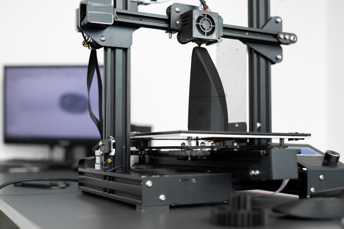 Une imprimante 3D posée sur la table