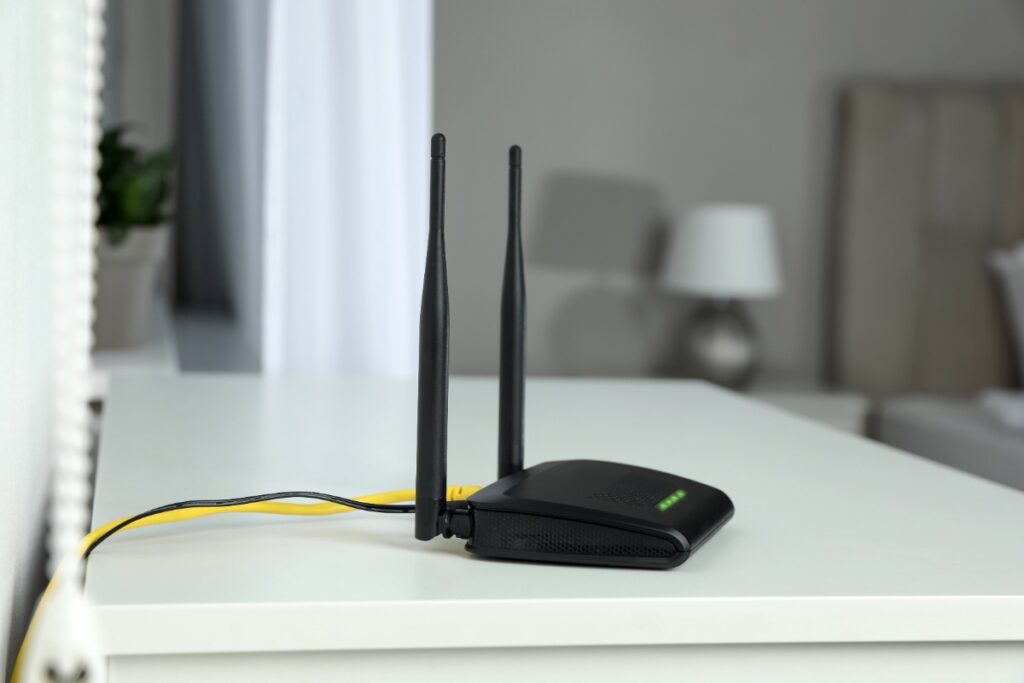 Un routeur de wifi posé sur la table