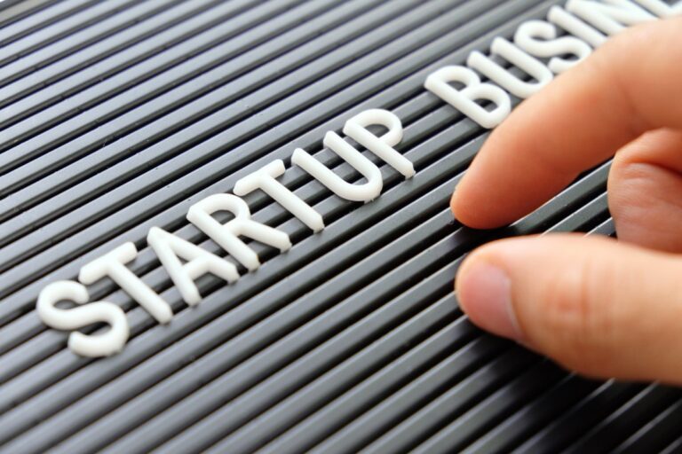 Main appuyée sur un startup business