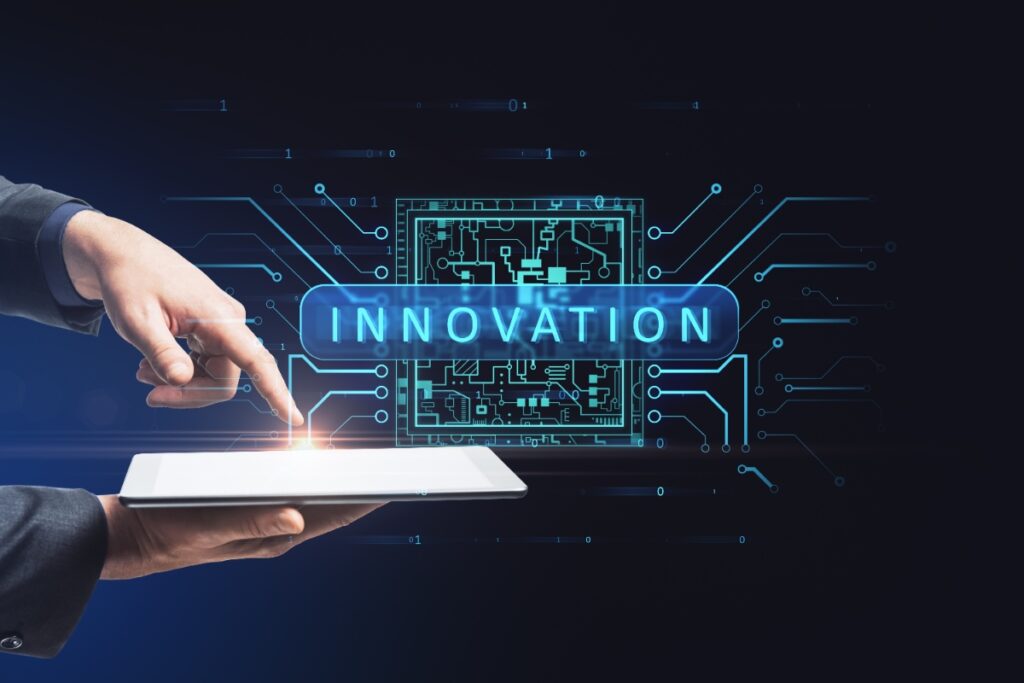 Une personne qui travaille sur un projet d'innovation numérique